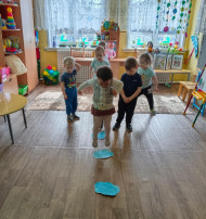 Динамические паузы, спортивные минутки в младшей группе Динамические паузы, спортивные минутки в младшей группе.