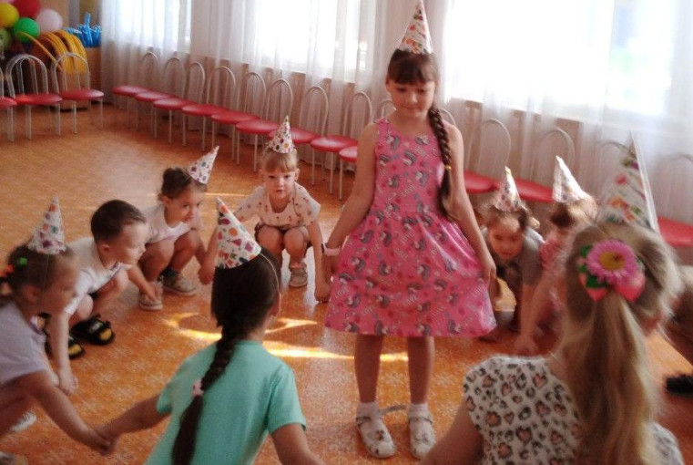 Поздравляем с днем рождения Поздравляем с днем рождения.